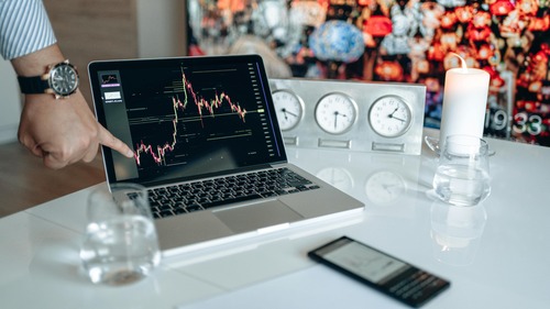 Bitcoin price target range comparison chart for long-term forecast scenarios